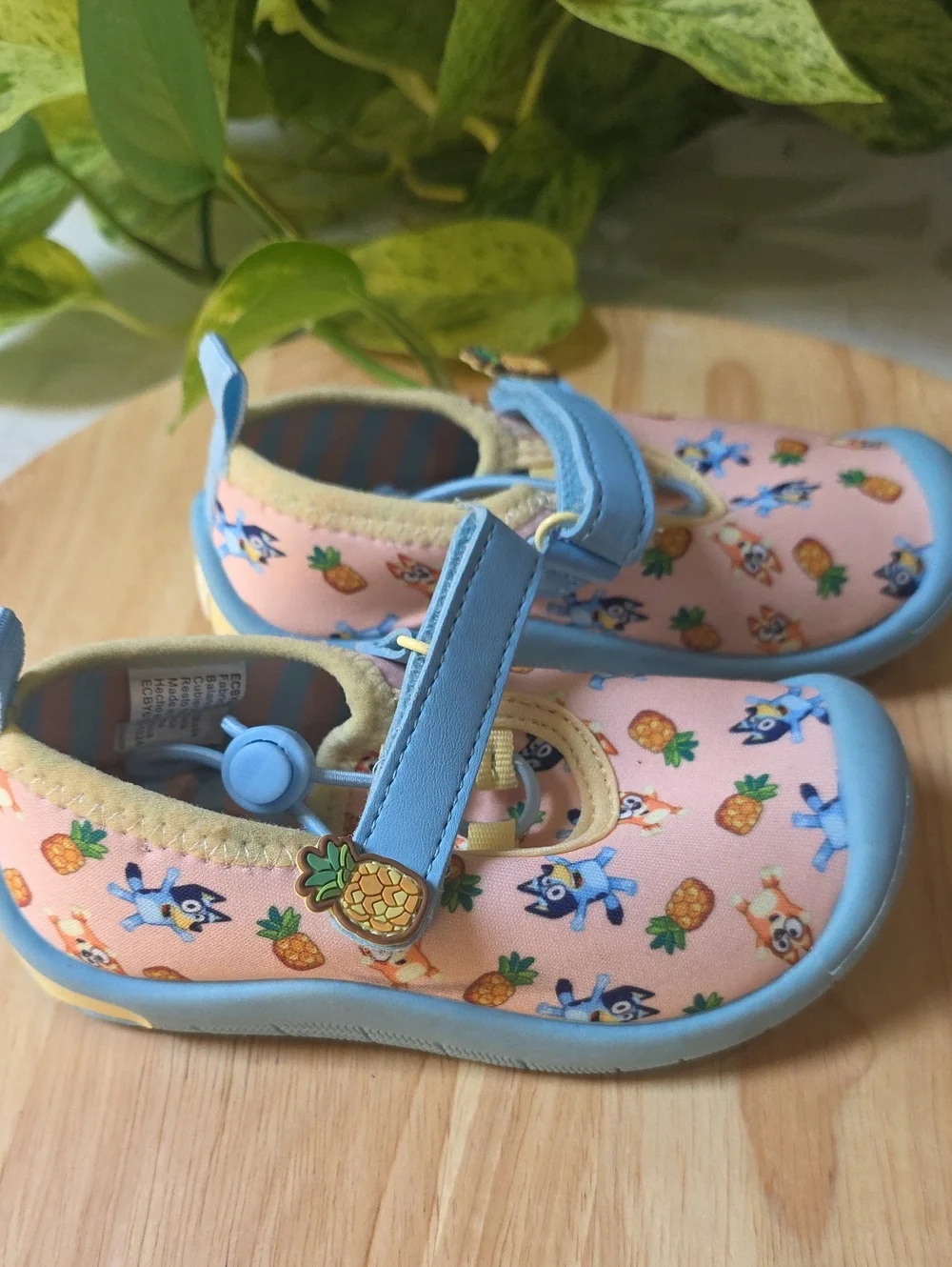 The Bluey Character Toddler Girls Quick Drying Water Shoes SZ 7-8